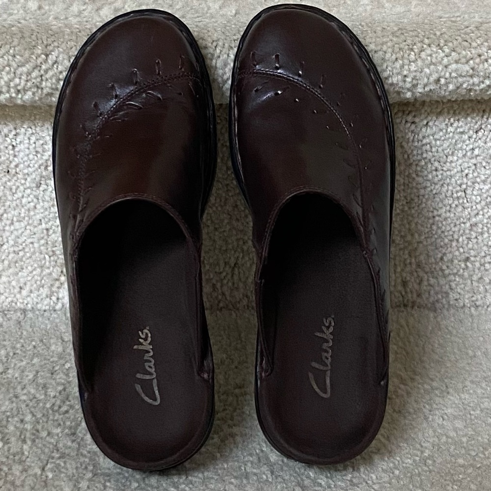 CLARKS WOMENS SLIP ON CLOGS/COMFORT MULES/LEATHER/BROWN /SIZE 8 - Picture 2 of 5